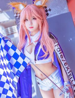 性感可爱萌妹子cosplay玉藻前银色短裤迷人图片