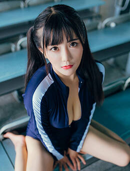 巨乳美少女阿乖Kiddo紧身制服高清写真图集