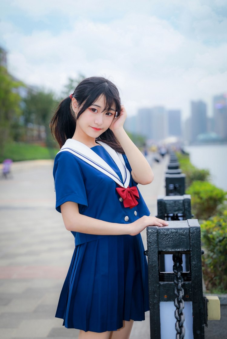 双马尾少女黑丝白嫩乙女美腿户外清纯养眼写真