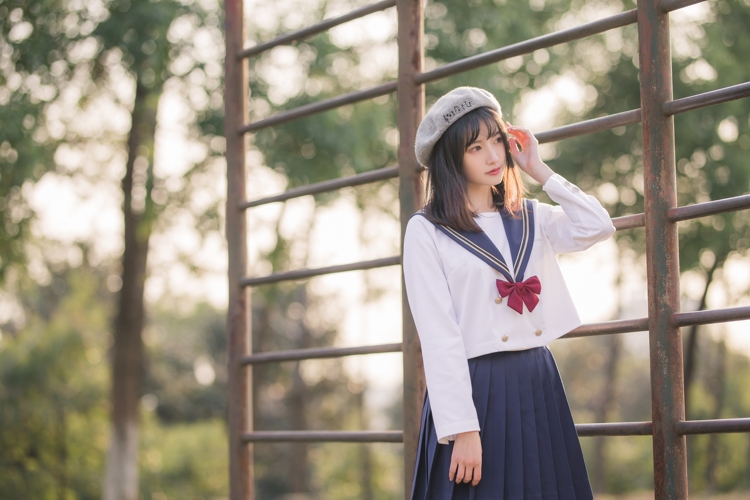 美少女御姐绝对领域制服黑丝诱惑文艺气息清纯写真