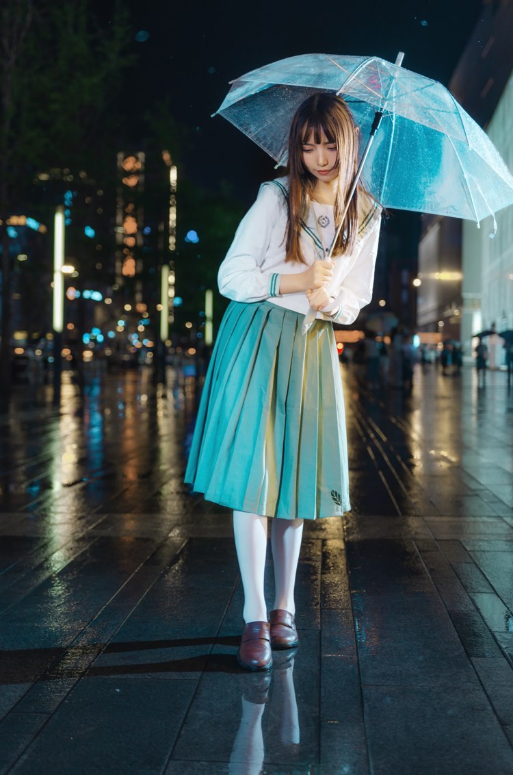 温柔美女大姐姐气质雨中文艺校园制服清纯写真