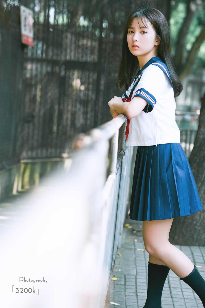 超漂亮的刘海清纯学生妹学生制服超短写真